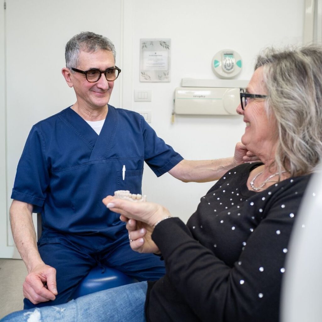 FOTO CI PRENDIAMO CURA DI TE 2 - Dentista a località
